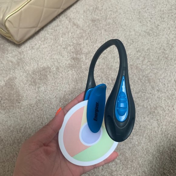 Energizer Clip on Book Light for Reading - Picture 4 of 4